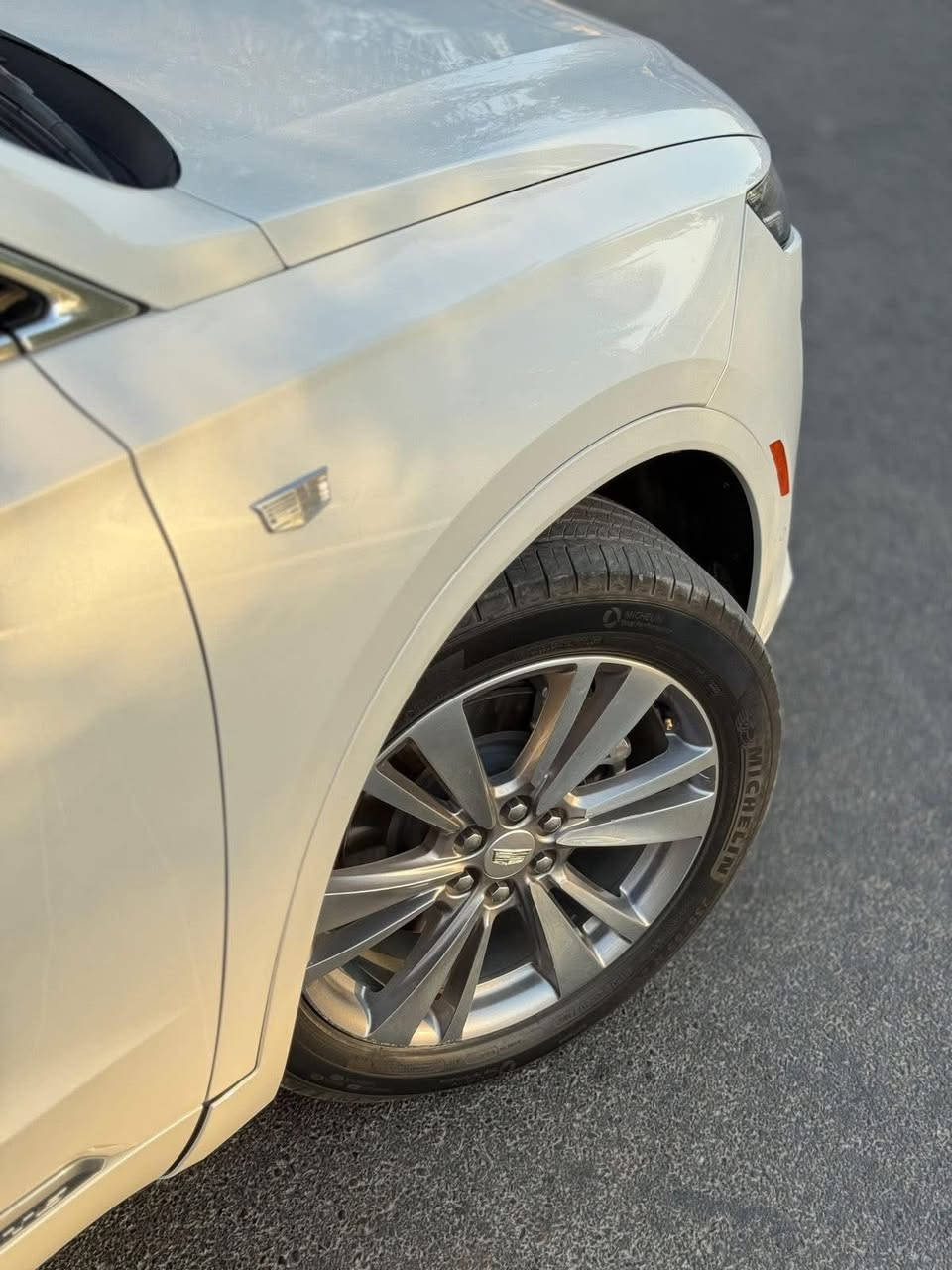 كاديلاك XT6(400) 2023
المكينه 6v (VVT) 

7 راكب فول مواصفات

وارد امريكي حادث جاملغ وبنيد 

ثلاث نظام قياده 

مثبت + تحديد سار

نظام اقتصادي 

شاشه لمس اوتو كار بلي (وايرلس)

شاشه لمس +ماوس

ستيرن كهرباء +تدفئه +شفتات

خروج عن المسار

حساسات امامي خلفي

3 قطع تبريد مناخ منفصل

تدفئه وتبريد مقاعد اماميه 

تدفئه مقاعد خلفيه

المقاعد منفصل Vip

مقاعد الصف الثالث كهرباء فتح واغلاق

لايت 3 عدسات ترحيب

ترحيب شعار كاديلاك عند الاقتراب وفتح السياره

صندوق كهرباء (فتح واغلاق بالحركه )

السياره جديده كلش رقم بغداد

سنويه جديده تحويل مباشر 

ماشيه 63مايل

وبعد هواي مواصفات بيها

السعر والاستفسار على الرقم 
***********
