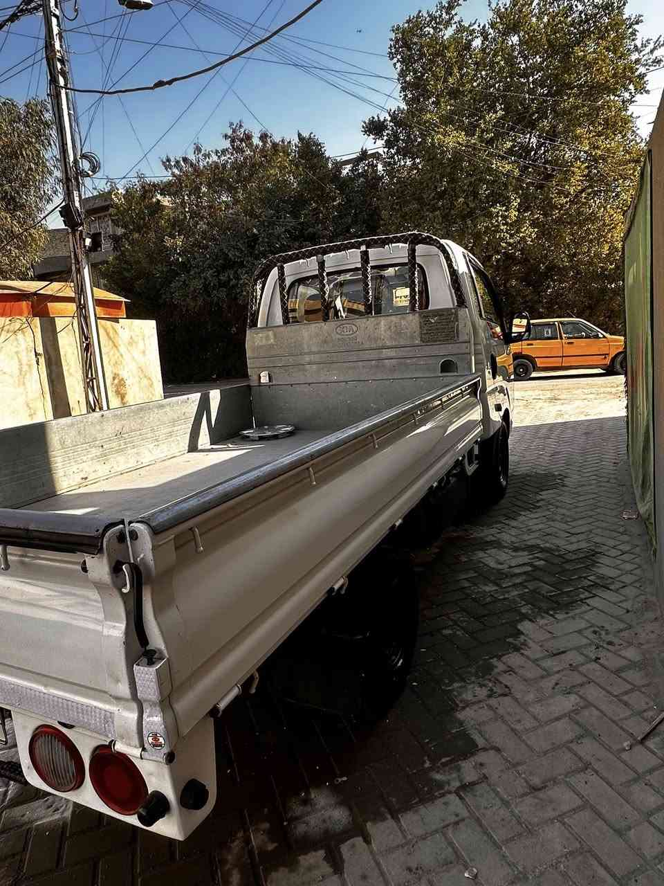 كيه مديل ٢٠١٤ سياره جديده  مكينه جديده تخم تاير جديد كير اكسن جديد حداديه جديده   دوشمه جديده تنته كشنات ارضيه سياره جاهزه كبل الشغل ***********
