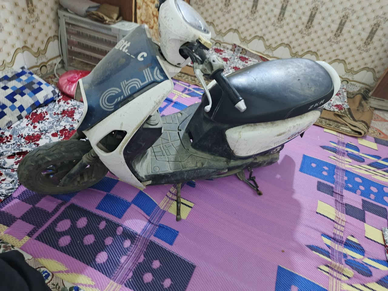 بوليس صيني نظيفه كلشي شغال كهربائيات كامله لا مجفتهه ولا شي ناقصهه بس كفر الكدام رايدهه ب400 مكاني البصرة الطويسه *********** مو شراي لاتعامل
