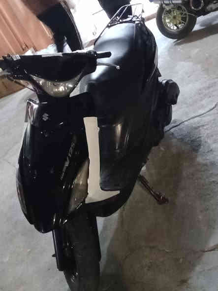 السلام عليكم ادرس ياباني حديث دراجه نظيفه كل شيء شغال بيها نازل مكفول ماكينه مفتوحه مره واحده ***********السعر650 وبيها مجال
