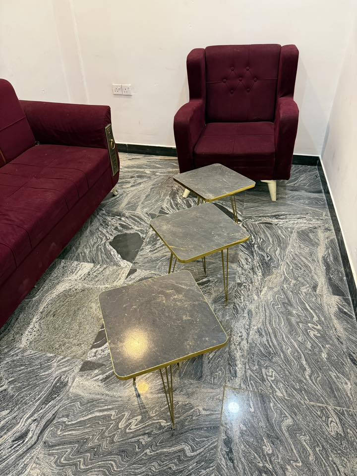 تخم تركي بحالة جيدة 💎          القنفة الوسط والكبيرة سليمات الصغار عدد 2 رجلينات تعبانه السعر 195 الف وبيهه مجال 
طبلات 3 صغار ووحدة جبيره ب 40 الف وبيهه مجال

‭0782 992 2677‬
