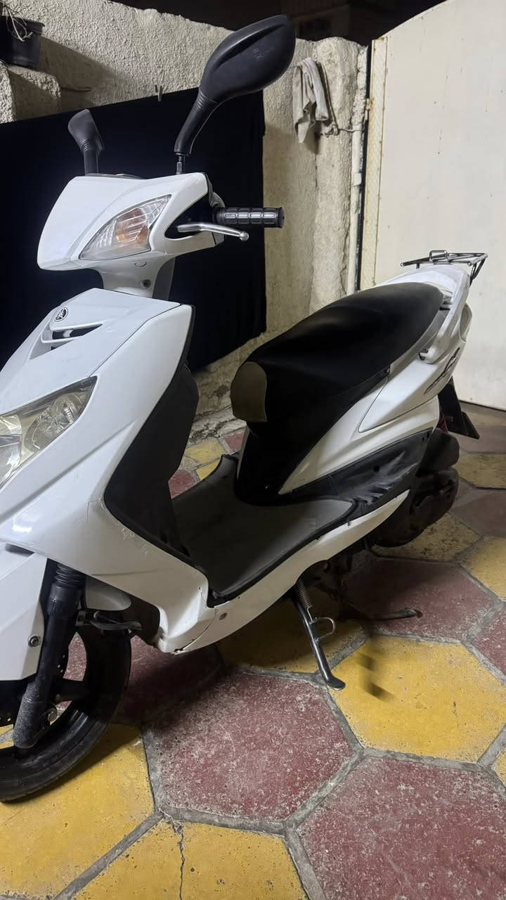 سلام عليكم دراجة سكنس فحل ياباني دراجة مكينه تخبل مكفوله من الفتح وتبخير الدراجة نوزل سكليتر خطين قبق نفخ كفراته شويه تعبانه شخوط وفطر صغير بل بجم ويرادله واير كيلو متر مكطوع كهربائيات شغاله رايده 800 وبيه مجال مكاني شارع 
فلسطين 
اتصال ***********
واتساب ***********
