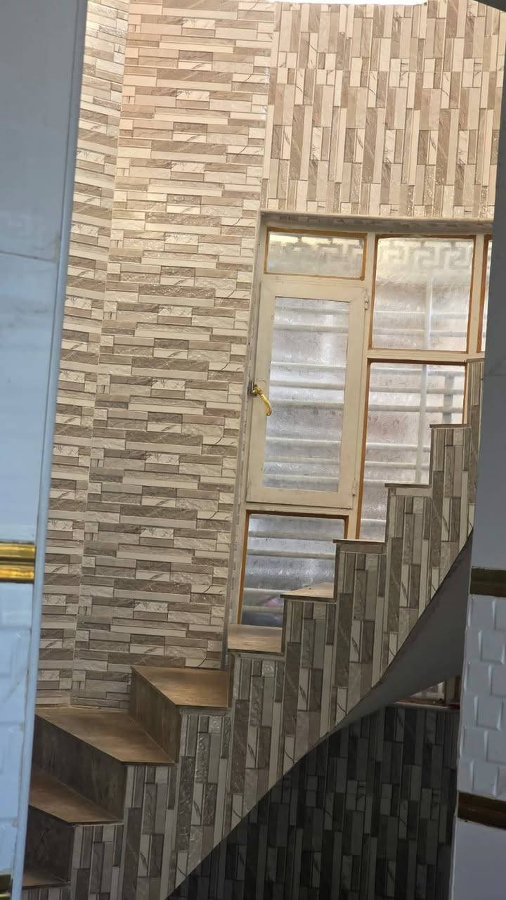 سلام عليكم بيت للبيع قرب محطه الشموس المساحة 200م بناءً طابوق كونكريت قريب على شارع للاستفسار على***********
