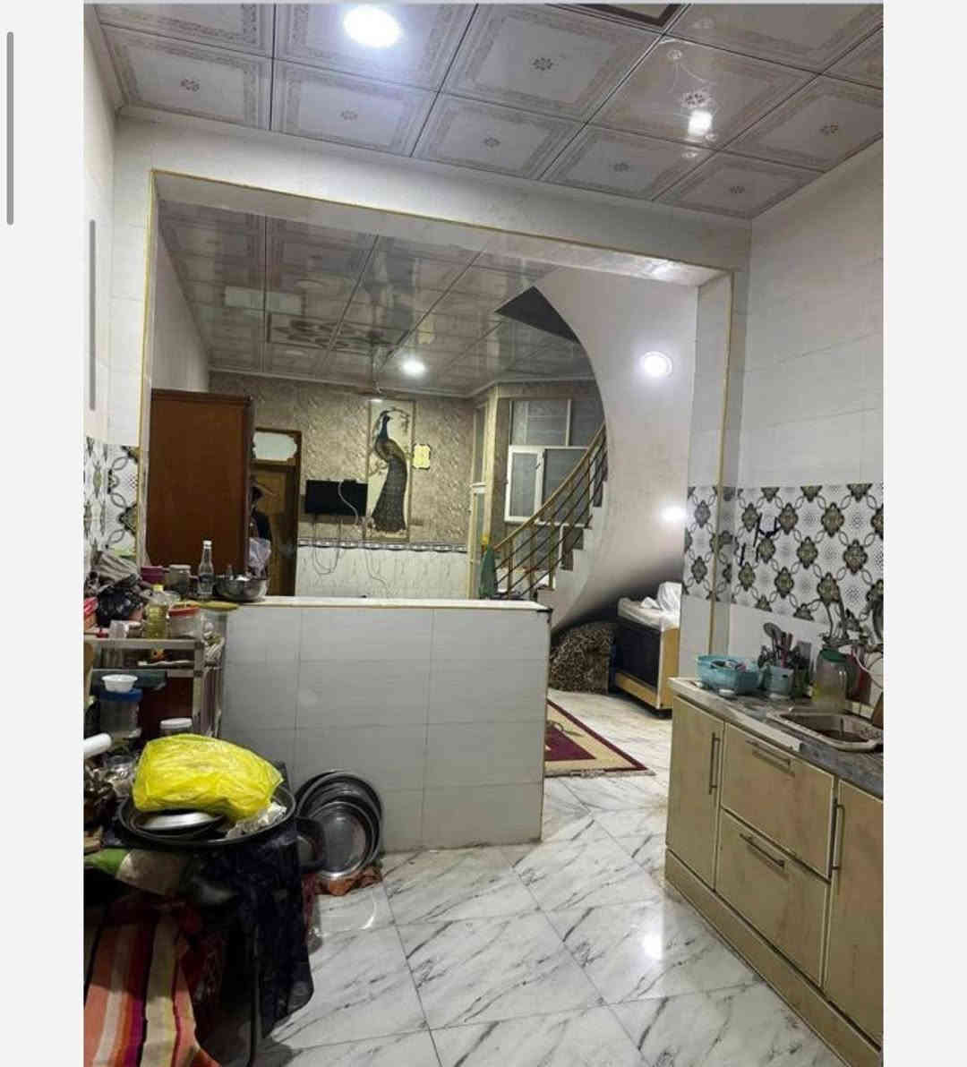 بيت للبيع مساحة ١٠٠م جديد في الكوفة حي ميسان بال ٢٣ قرب شارع عودة يحتوي على طابق ونص الطابق الارضي يحتوي على غرفة وصالة واستقبال ومطبخ وصحيات داخلية وخارجية الاساس والسقف صب كونكريت البناء طابوك الارضية بورسلين والجدران سيراميك وسقوف ثانوية الطابق الاول يحتوي على غرفة وصالة السقف شيلمان البناء ثرمستون عمر البناء ٤ سنوات السعر ١٢٠ وبي مجال بسيط للإستفسار اكثر عالخاص او الاتصال على أرقام المكتب 
*********** 
*********** 
او مراجعة مكتب الحسيني للعقار في حي ميسان الشريط قرب شارع عودة
