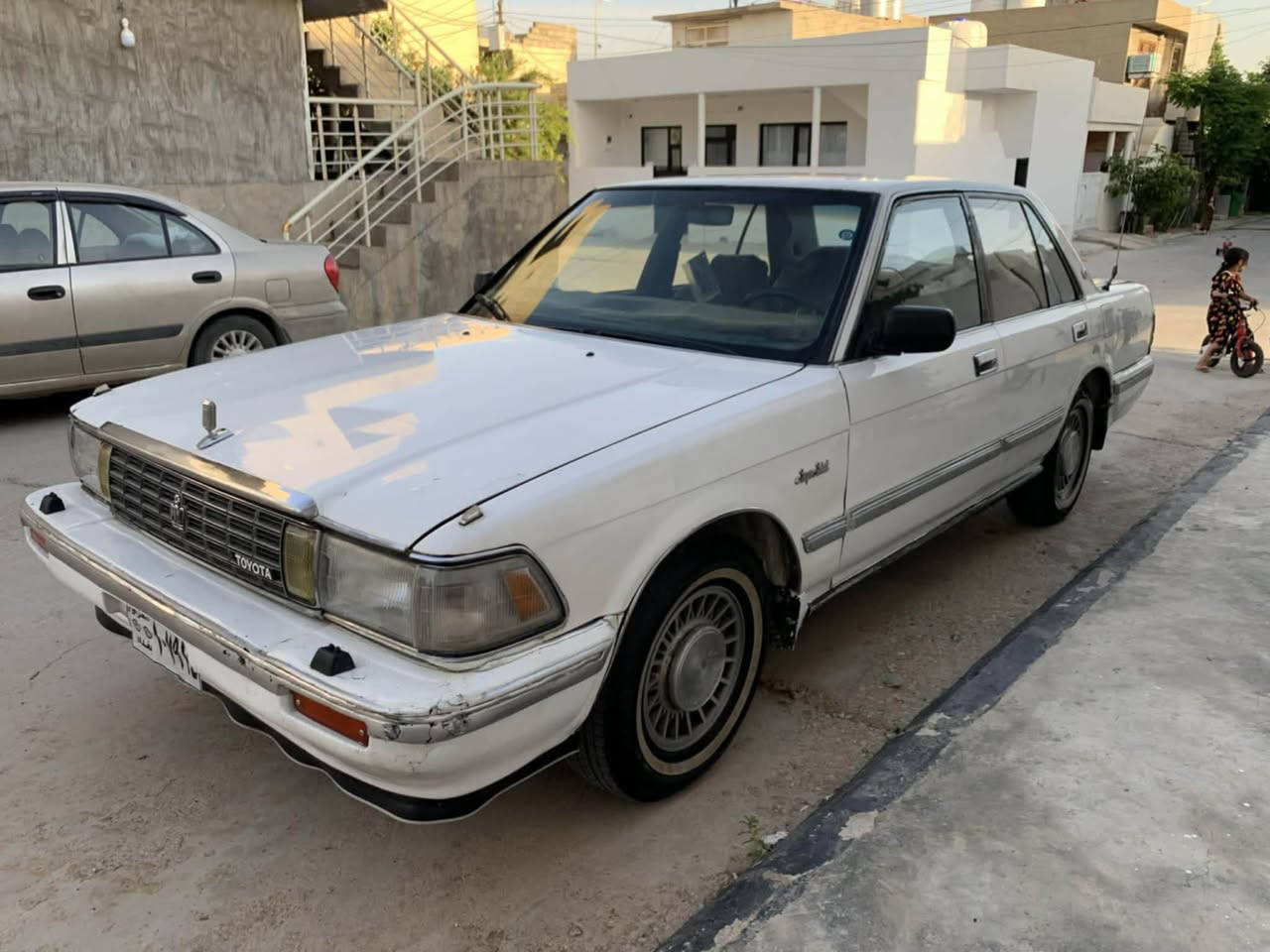 سيدان مؤديل ١٩٨٩
ئارمى سليمانيه ئاوه لياتى به شه رت گيرومه كينه ى كارباياتى به شه رت تايه لؤك ناو شينه ته بريد تيرمه سراف كراوه ليدراوى نيه هيچ به سه ماشالله ده ويت 
رزيوشى نيه 
*********** 
‏*********** السليمانية, العراق
