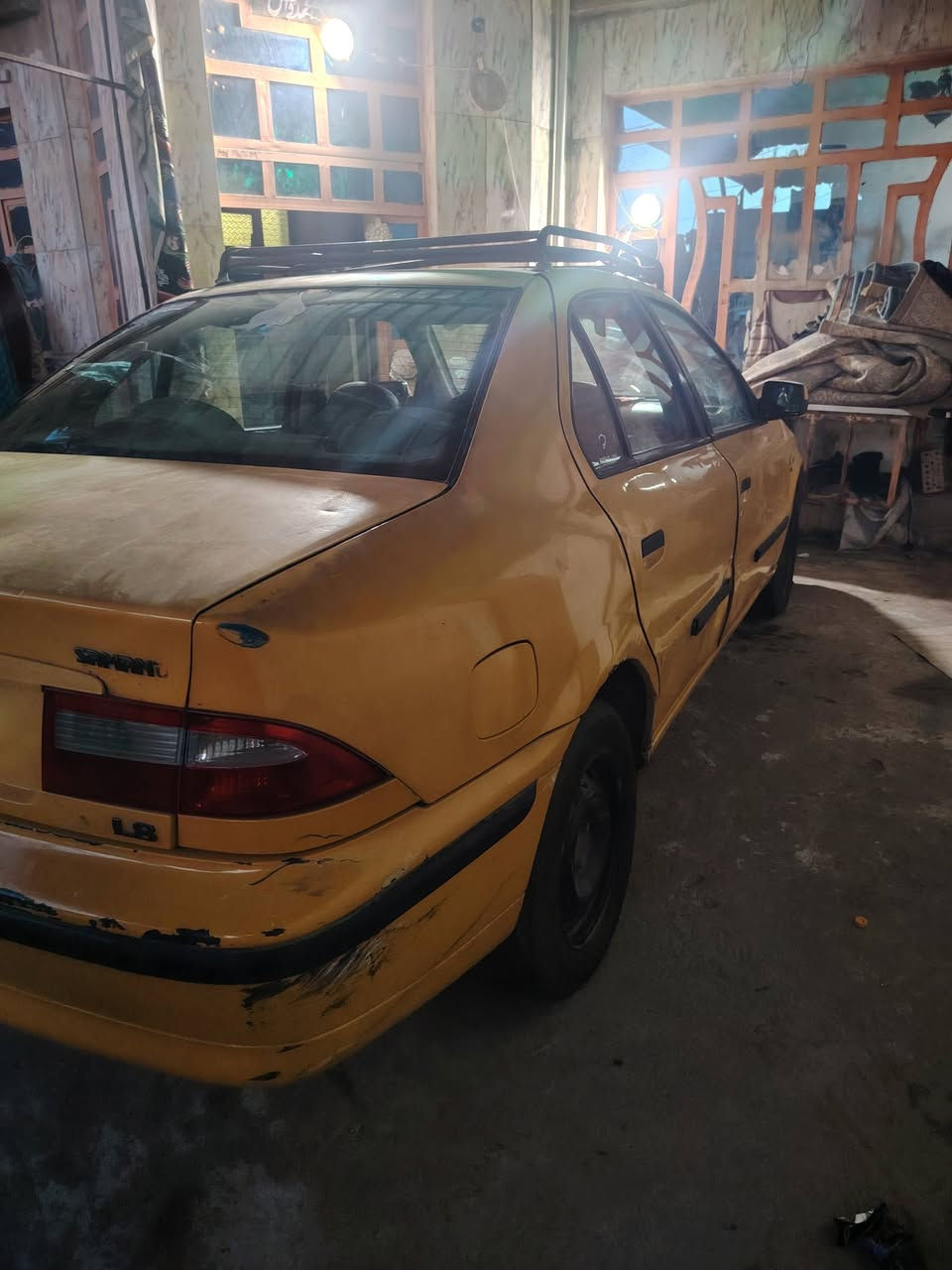 السلام عليكم من رخصت الادمن سيارة سمند 20012 بلاديه سياره مبدل بيها الباب الخلف الصدر صدر امام خلفي نضيف المكينه لا طشه رقم دولي مصفره باسمي مصفره هيئه وغرامات السعر 20 ورقه  سيارت حلوه بس غرفتها يرادلها ترتيب ***********
