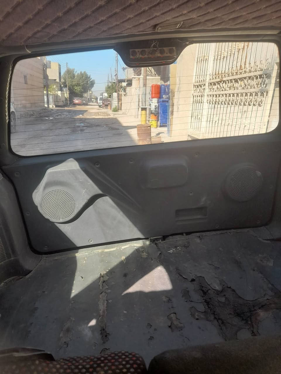 السلام عليكم اوبل استره نضيفه حلوه السياره بلادي تبريد موديل 1994 داخل حلو لون احمر لا ضربه لا كصه السياره جاهزه كهربائية كله شغاله محرك 2000 اوتوماتيك ابطاين جدد دشبوب جديد محرك وكير ابلادي تايرات جدد السياره انشالله ربع ما اذب عليه السياره مصبوغه جراد فقط لجماليه  مكان السياره بغداد ابو غريب حي الشهداء قرب محطه جوهره العدنان *********** عمي السعر 50 وبيه مجال ولحاب يتصل هاذا الرقم بي واتساب على فكره السياره ما أكدر اتعامل اذا ما تجي وتكلب حبيبي
