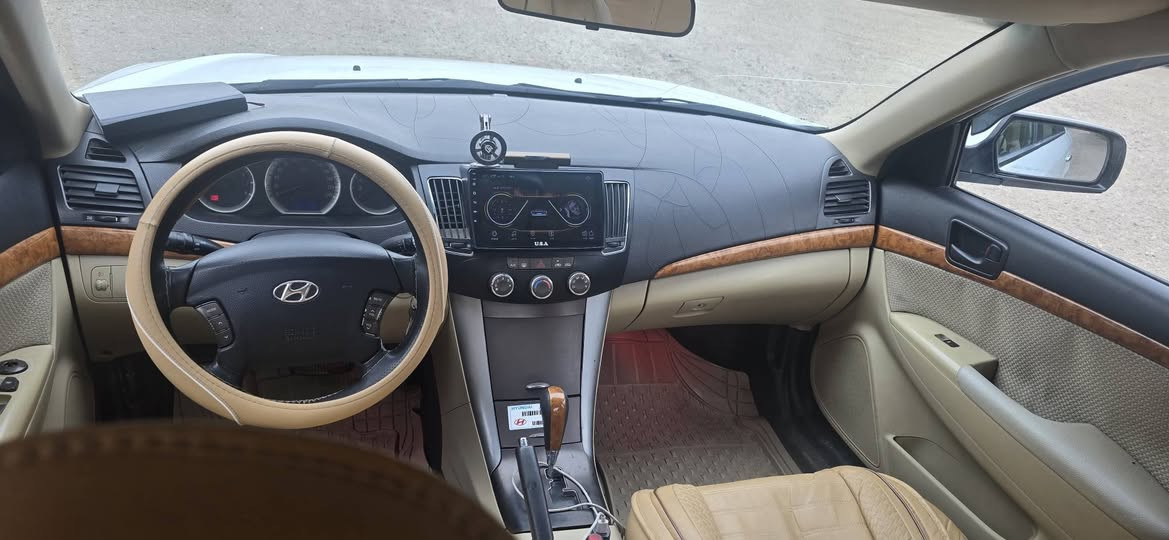 سلام عليكم سوناتا ٢٠١٠ خليجي 
محرك ٢٤٠٠ دوش
كير اوتو ٥ نمر
سياره خير من الله محرك وكير نضيفات حداديه جديده اي نقص مابيهة بيهة صبغ نص الجاملغ الايسر الامامي سبب تكشر اللون 
السعر المطلوب ١١٥ 
***********
