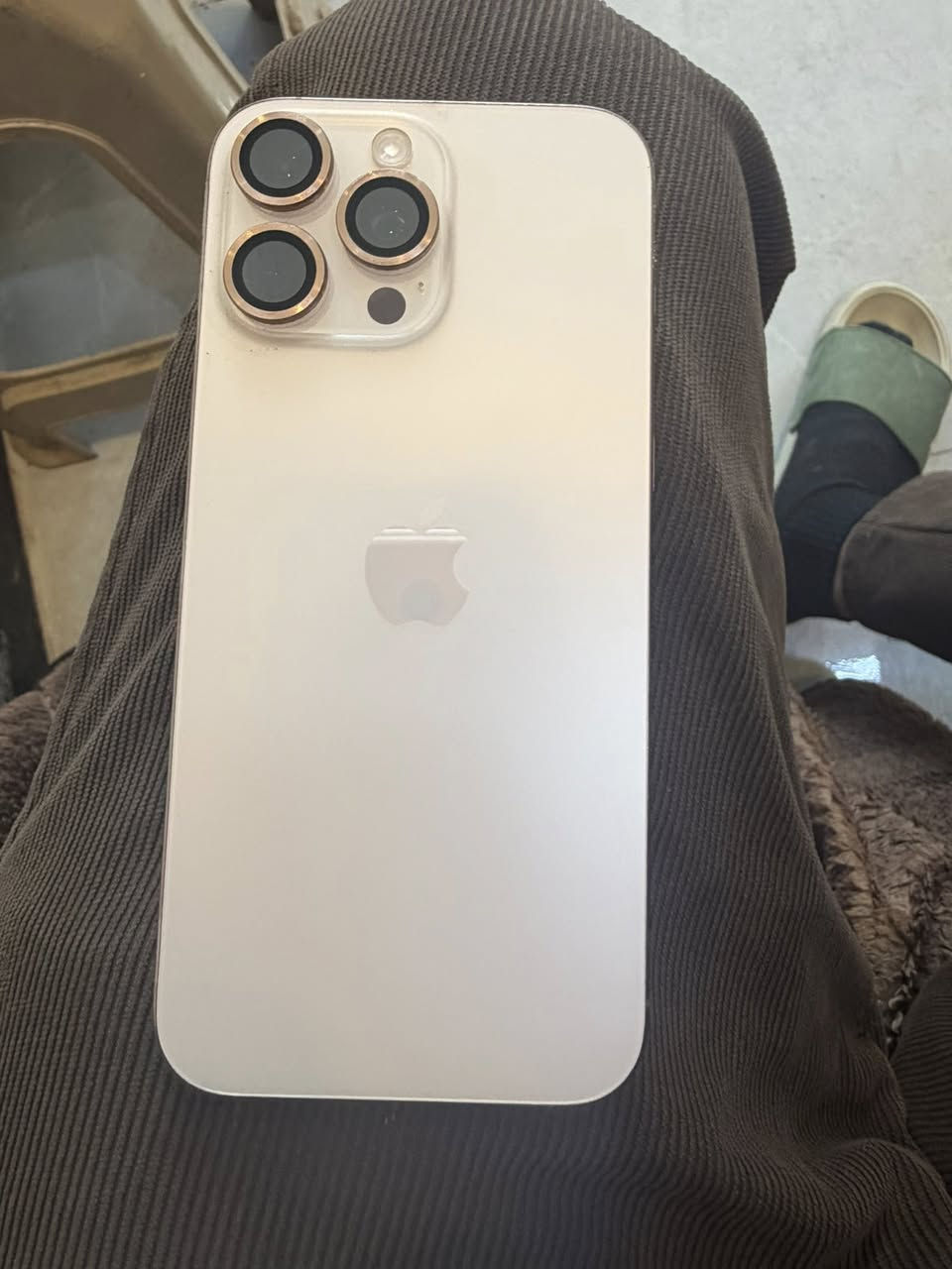 السلام عليكم أيفون 📱 ١٦برو ماكس كفاله من الزلف ماستر البطارية١٠٠/عدد دورات الشحن ١٥٠السعر ١٤٠٠رقم الهاتف ***********
