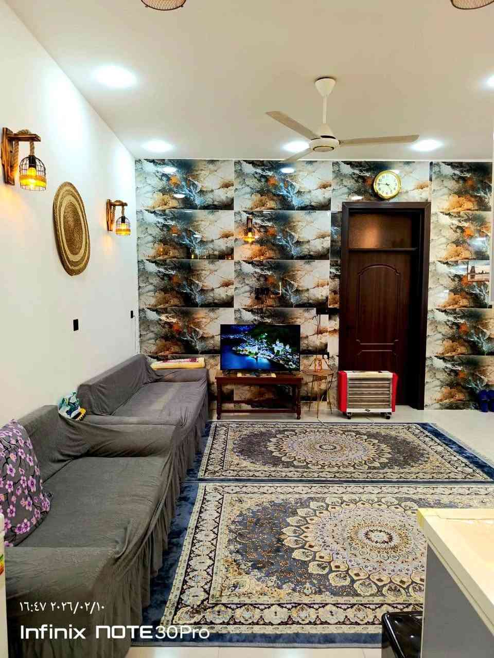 سلام عليكم دار للبيع مساحة 100 طابق اونص غرفتين نوم بناء حديث العنوان هورجب شركة ارض النخيل للاستفسار ‏‪***********
