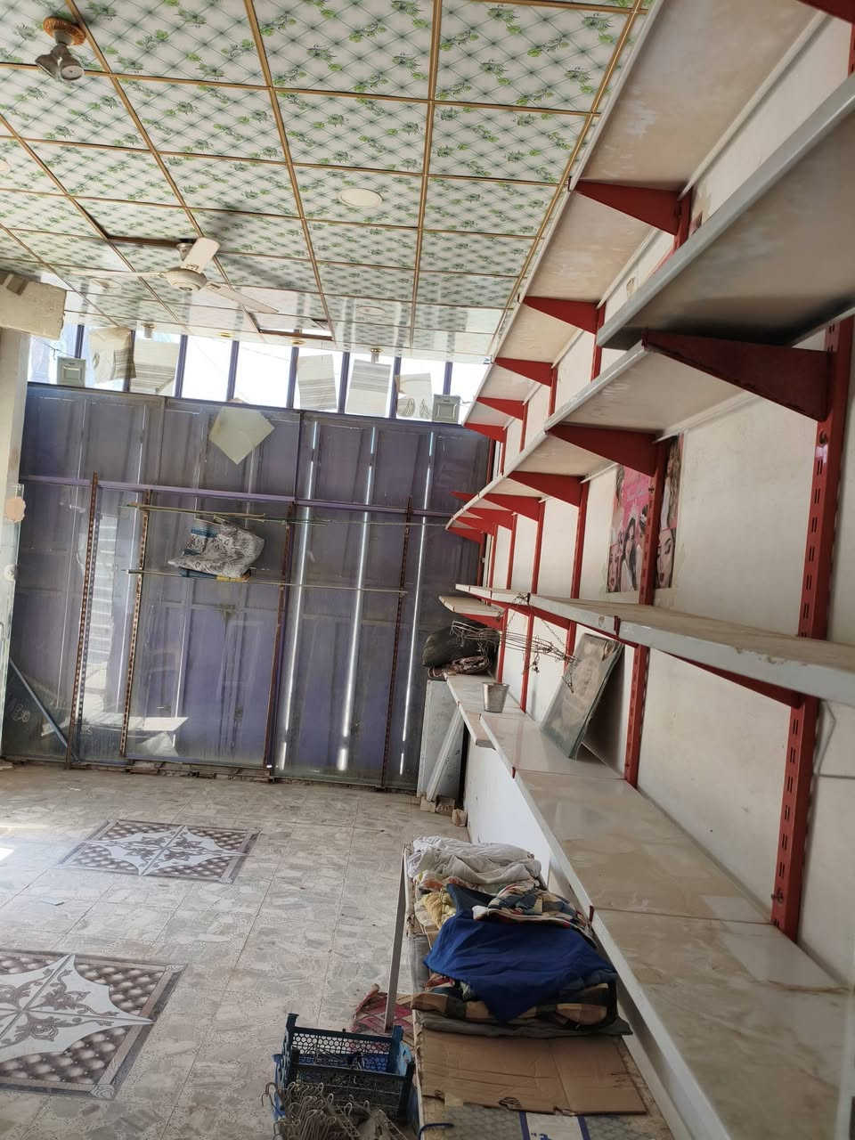 محل للايجار ركن عله شارعين مقابيل مركز شرطة شارع التانكي للاستفسار
***********
