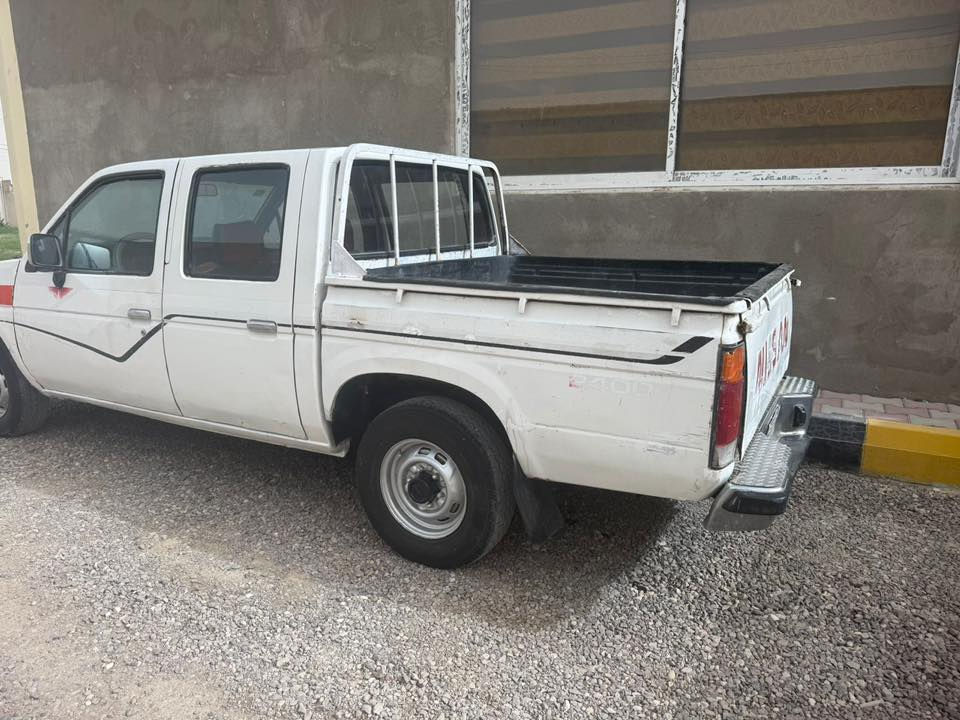 سلام عليكم نيسان بيكم موديل ٩٢ مكينه وكير ونجي جدد كير اوتماتيك رقم بصره سنويه مجدده لل٢٩ صاعده هزه حداديه جديده تخم تايرات جدد 
السعر ٤٥ بيه مجال بسيط.     مكان البصره 
اتصل ***********     بيع فقط
