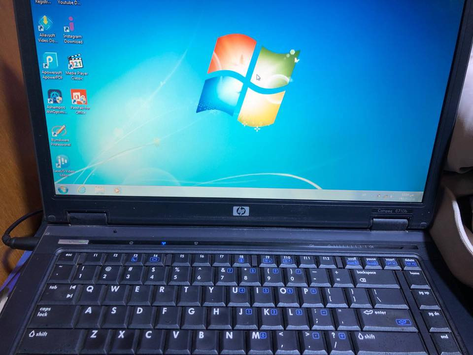 سلام عليكم لابتوب للبيع نضام ويندوز 7 محدث للتواصل ***********
