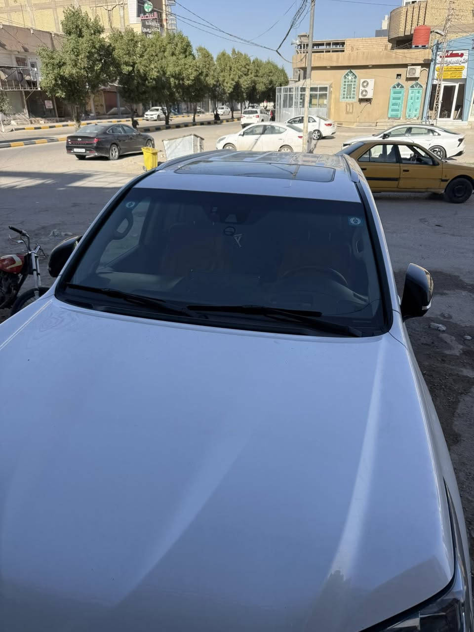 للبيع اللبيع 
لكزس LX570 (2017) 
الموديل : سبورت بلس
 رقم بغدادبسمي
السيارة جديدة ونظيفة وبعدها بالجيس كفاله 

بيه فقط بارد مكانين 
 
 داخلية قرميدي مميز ومرغوب
 كشنات جلد كهرباء مع تدفئة وتبريد
 كشنات خلفية كهرباء + جنطة كهرباء
 حساسات أمامية وخلفية + سلايت
تشغيل عن بعد + 5 كاميرات + جكات
 ستيرن كهرباء + تحكم ستيرن
 مرايات كهرباء مع قلاب عند الرجوع
شاشات بالكشنات + شاشة أمامية
 كشنات خزن ميموري + أنظمة قيادة
 ثلاجة + شاحن لاسلكي + منافذ USB
 رادارات أمامية وخلفية وجانبية
تحديد مسار + دفع رباعي 4x4
 محرك V8 سعة 5.7 لتر )
مكان تواجد السيارة: النجف 
رقم صاحب السيارة: ***********
