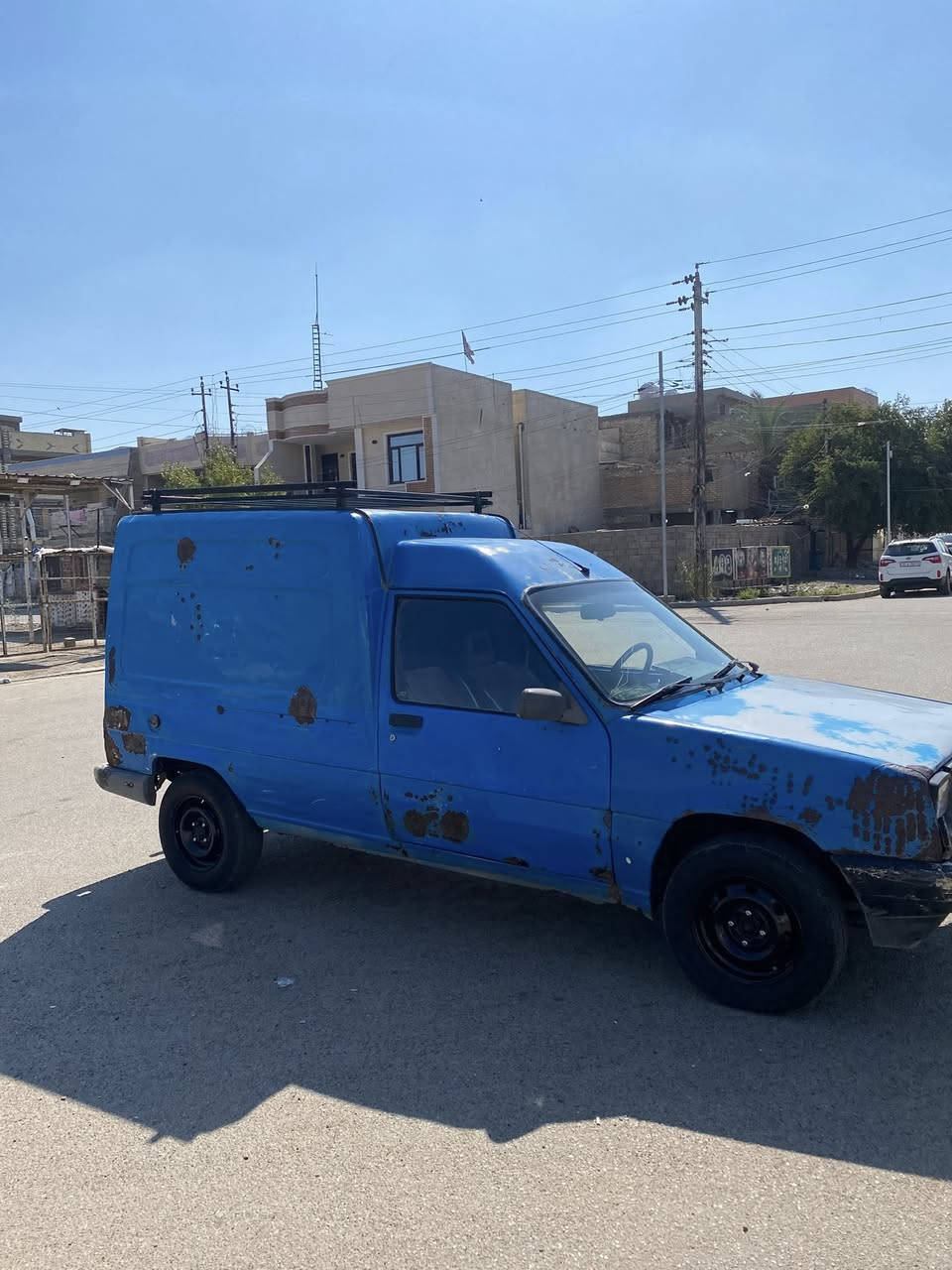 سلام عليكم
للبيع رينو بوكس موديل 1989 
سعر 32 ورقه 
للستفسار ***********
