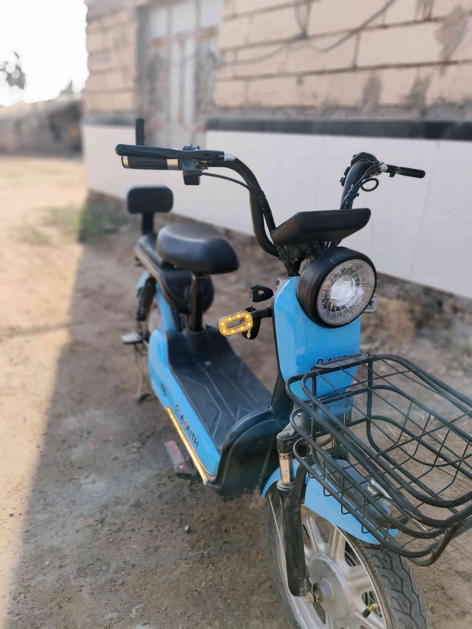 ((سلام عليكم)) دراجه شحن للبيع سعر 300 و بيها مجال 
ـــــــــــــــــــــــــــــــــــــــــــــــــــــــــــــــــــــــــــــــــــــــــــ

مواصفات 🛑

1.. سرعه 50 حقيقي 

2.. نشرات جانبيات

3.. اقتران بلوتوث 

4..(بطاريات 4) 

5..(4 نمر)

6.. حجم 14

ـــــــــــــــــــــــــــــــــــــــــــــــــــــــــــــــــــــــــــــــــــــــــــ

يجي وياها شاحنه اصليه ابلادي 

و يجي وياها جفوف البايدر  

. 

النضافه((80%)) 

(مكاني ناصريه سوق الشيوخ) رقم الجوال (***********)
