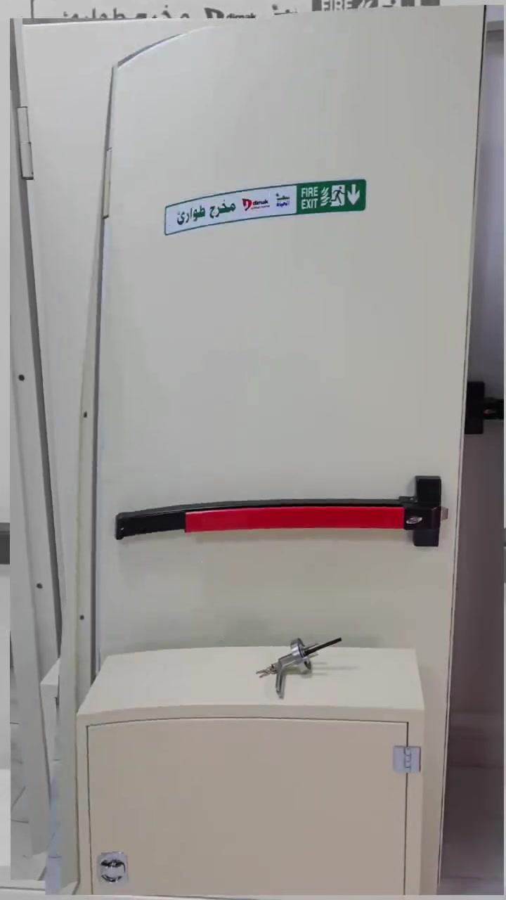 يسرنا في شركة ديماك العراق الإعلان عن وصول الوجبة الجديدة من أبواب الطوارئ (Fire Exit Doors)، المصنعة بعناية فائقة لتلبي أعلى معايير السلامة المعتمدة من قِبل الدفاع المدني العراقي.
​لماذا تختار أبواب ديماك العراق؟
نحن نوفر حاجز أمان متين يتميز بـ:
​مقاومة عالية للحريق: تتحمل حتى ساعتين من النيران.
​عزل فائق: محشوة بصوف صخري بسمك 5 سم للعزل الحراري والصوتي.
​متانة الحديد: سماكة الحديد 1.5 ملم لضمان أقصى درجات القوة.
​طلاء متميز: صبغ حراري مقاوم للخدش، متوفر باللونين (الكريمي والرصاصي الفاتح).
​نظام غلق ذكي: نرمادة دبل لإرجاع الباب تلقائياً دون الحاجة لجك،بقدرة تحمل تصل الى ٥٠٠ كيلو 
 مع مقبض كروم ثقيل ومفتاح أمان.
​📏 القياسات المتوفرة (سم):
​210 × 90
​210 × 100
​210 × 110
​💰 السعر وخدمة التوصيل:
​السعر: 650 ألف دينار عراقي فقط.
​النقل: التوصيل مجاناً إلى جميع محافظاتنا العزيزة.
​للطلب والاستفسار، يرجى التواصل معنا عبر الأرقام التالية:
📞 ***********
📞 ***********
​📍 العنوان: كربلاء المقدسة - الحي الصناعي - مجاور مصنع خزانات نبع الحياة.
​ديماك العراق.. الأمان يبدأ من اختيارك.
