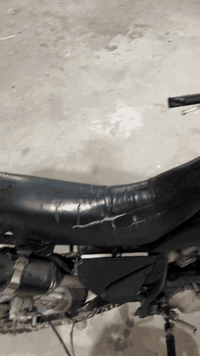 قفاز للبيع 
محرك ٥ كير نضيف 
سعر ٢١٠ 
متواجد ع رقم و واتساب 
***********
