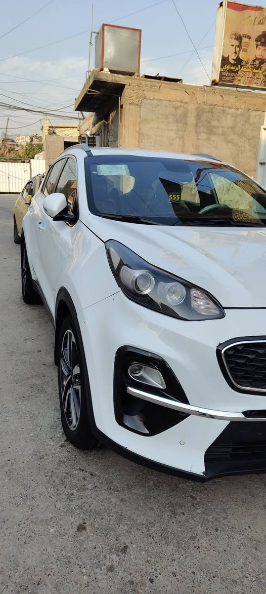 السلام عليكم للبيع كيا سبورتج موديل 2019 خليجي نص فول ماشية 112 كم رقم بغداد الجديد بيه طخه بدايه
 البنيد وطاك ايرباك دشبول فقط مكفول من الفتح والتبديل ا/وبيه باب خلفي ربع الباب صبغ فقط والسونار مرفق ويه الصور ومحرك كير مكفول ع وضع الشركة سيارة جديدة وجاهزة مابيها اي نقص سعرها 171$ وبيها مجال بسيط للشراي ان شاءالله مكان سيارة بغداد البنوك حي سومر  للاتصال *********** حجي مهند
