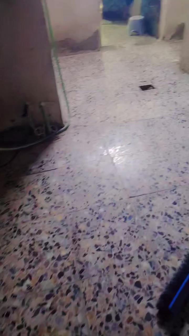 سلام عليكم عندي بيت تجاوز ٨٠متر عل تبليط خدمات كلها متوفره بي هول جبير وغرفه ومخزن وصحيات خارجيه وطرمه ومطبخ العنوان بغداد الامين ثانيه بشارع المكاتب خلف مخبز ساعدي سعر ٢٠وبي مجال انتصل عل رقم ***********
