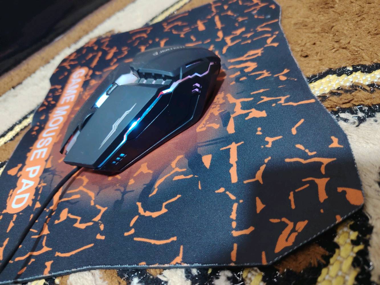 عندي بلي فور اخو جديد للبيع يجي ويا ملحقاته+يدتين+3 اقراص جي تي اي وفيفه17
وكرة السله + حساب داخل لبلي +ويوبي اس 850 +كيبورد +ماوس +ماوس باد + سماعه = هاذا كله $360  // وذا ويه لميز مع الشاشه يصير = $460 والرقم *********** ويفضل واتساب