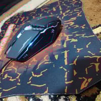 عندي بلي فور اخو جديد للبيع يجي ويا ملحقاته+يدتين+3 اقراص جي تي اي وفي...