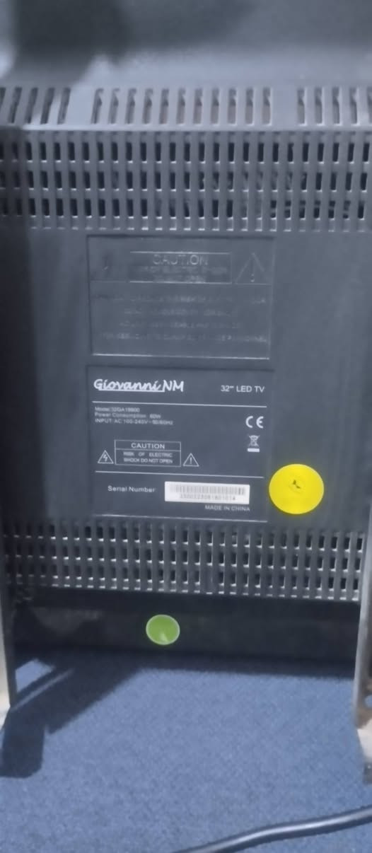 السلام عليكم شاشه اصليه حجم 32
شاشه نضيفه بدون نت السعر 60 بغداد جسر ديالى القديم 
***********
