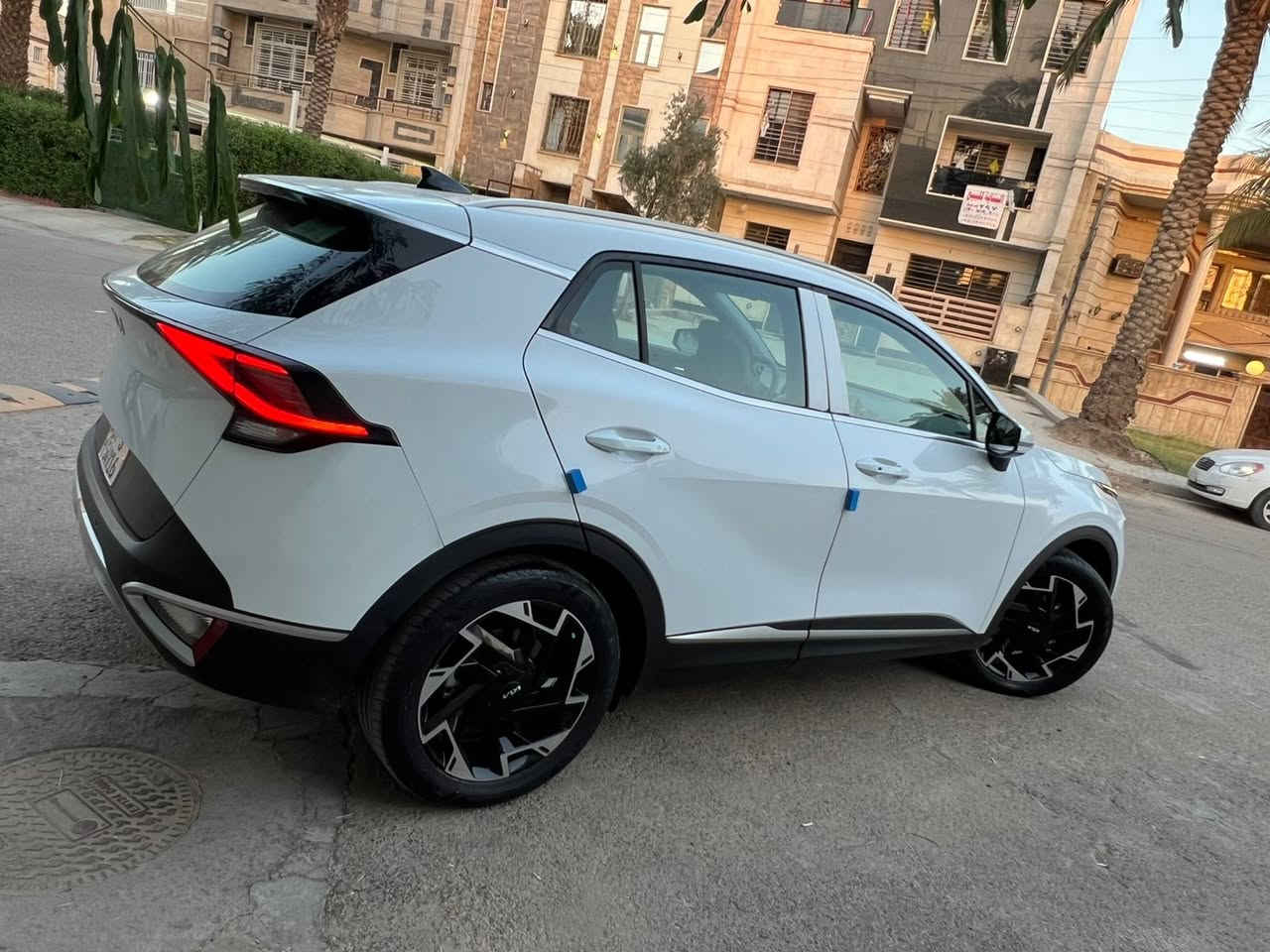 كيا سبورتج 2023  خليجي 
جديده كفاله لا صبغ ولا بارد
مواصفات نص فول  شركة الدولية 
محرك 2000  دوش 
ماشية  48  km 
داخل بيجي/ شاشة كبيره مع كاميرا دواره/ تحكم ستيرن كروز سرعة مانع انزلاق تحديد مسار/ وضعيات قيادة مود درايف/ لايت زنون/ لد امامي وخلفي /حساس امامي وخلفي/ اوتو هولد/شاحن الجوال /سايد بريك دكمة /مداخل USB /.. وباقي مواصفات المعروفة
رقم بغداد  بأسمي 
هزة  جديده 
سنوية جديدة 
ورقم دولي..... السعر 198 بيه مجال بسيط 
 📞   ***********   بغداد زيونة  ..... بغداد, العراق
