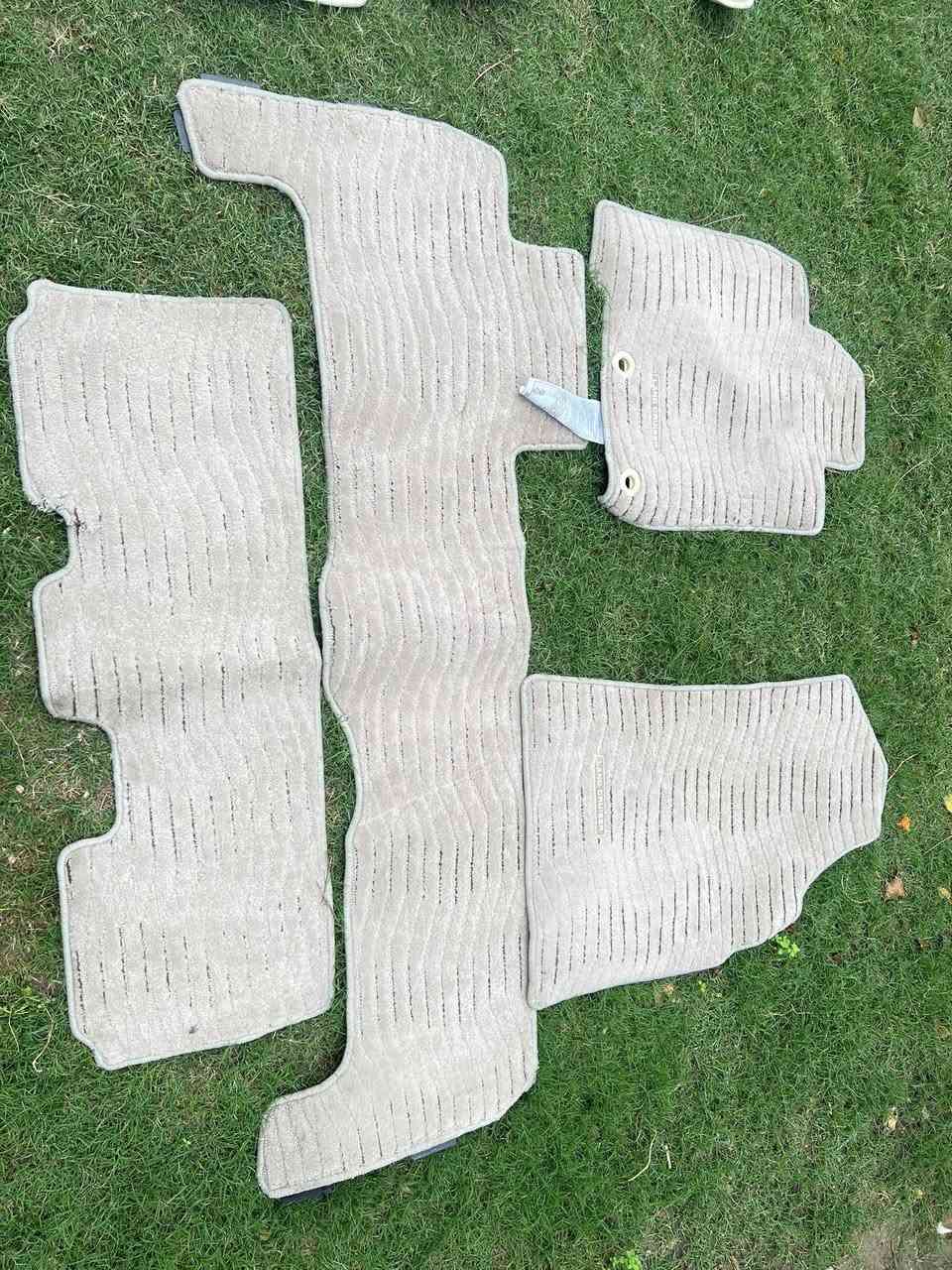 السلام عليكم أرضيات لاندكروز ٢٠١٦مخزنات جدد بمعنى  الكلمه السعر  ٧٥ المكان  بغداد الحريه الدولعي رقم الهاتف ***********
