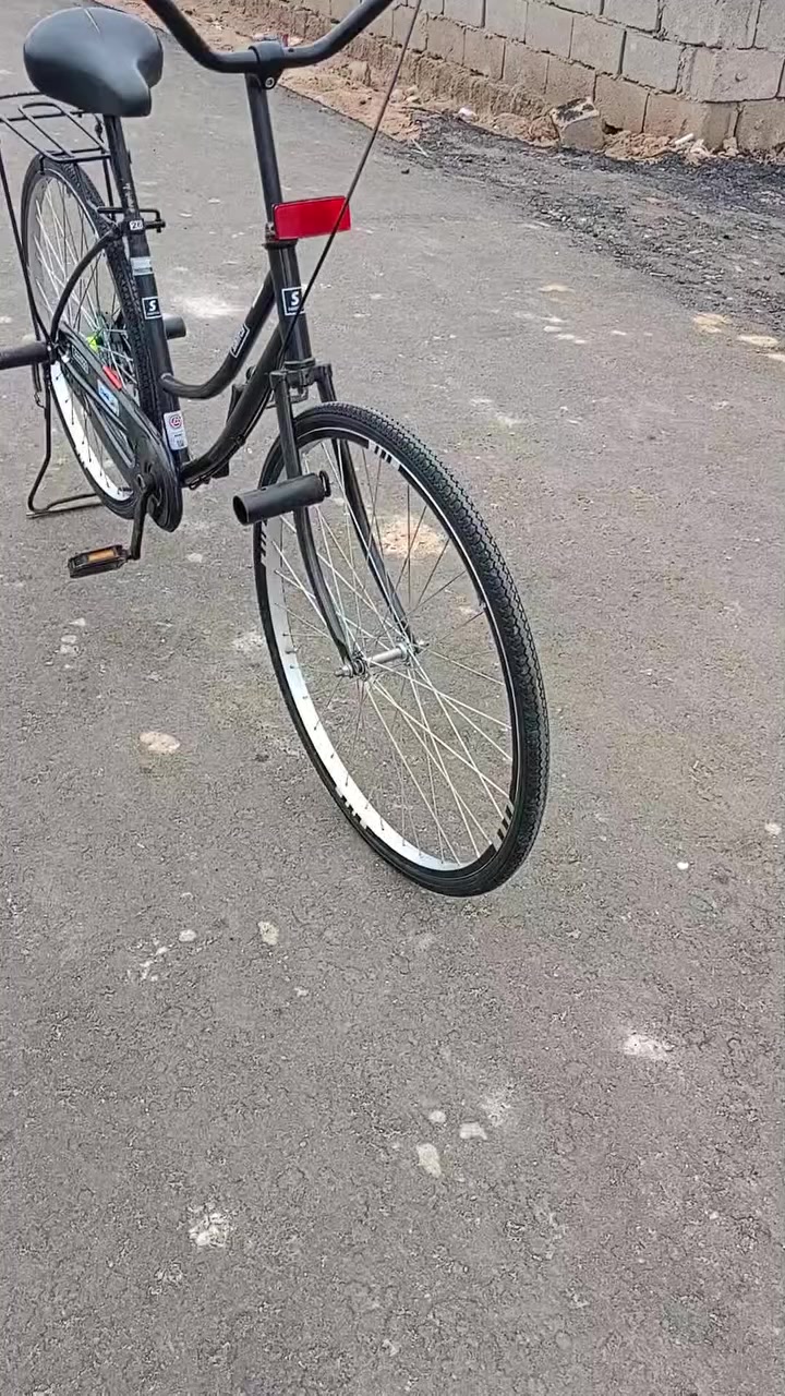 سلام عليكم شباب بسكل للبيع حربي لون اسود مديل2020السعر 120المكان بصرة الطوبه ونخيله يم لبوابه رقمي بس وتساب ***********
