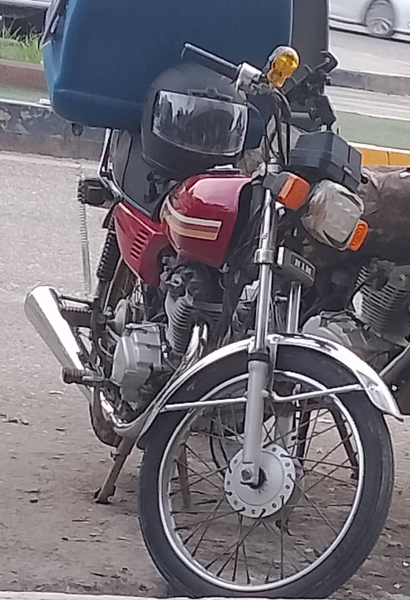 السلام عليكم دراجه نامه رقم وسنويه كاملات بس اللوحات طالعات وما مستلمهن دراجه معدله مال شغل الدراجه مفتوحه من ناحية الكهربائية كامله مكمله تعال وافحصه بيدك موديل 2019  السعر على الخاص ***********
