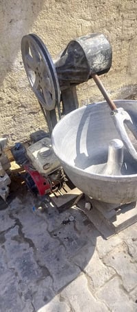 عجانه البيع مابيه شي بس التانكي مالته مكسور ودكمه الي شغل.وطفي الي شغل...