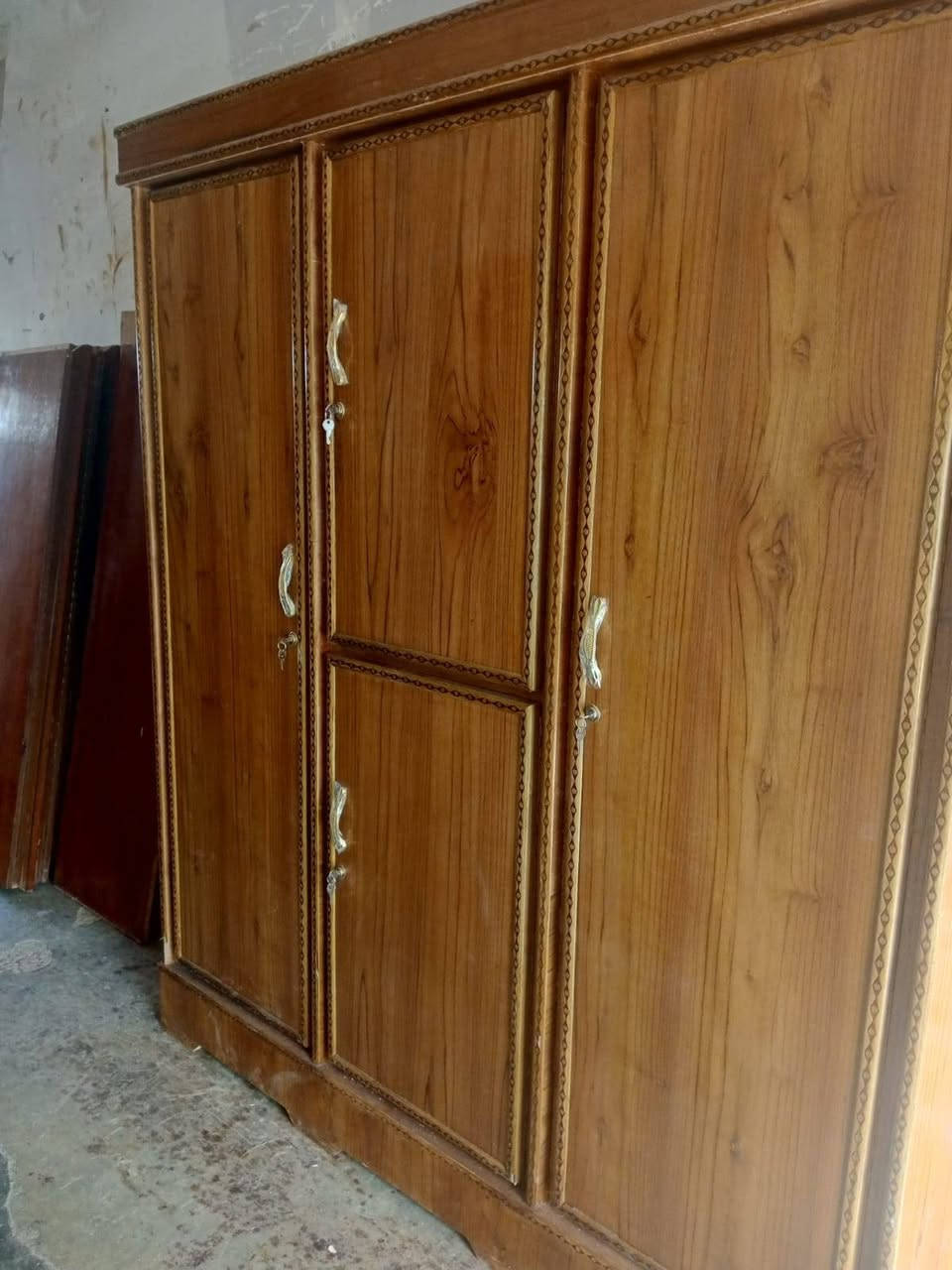 سلام عليكم كنتور حطاطه 3 السعر 260 المكان رمادي الملعب سوك سلاله ***********
