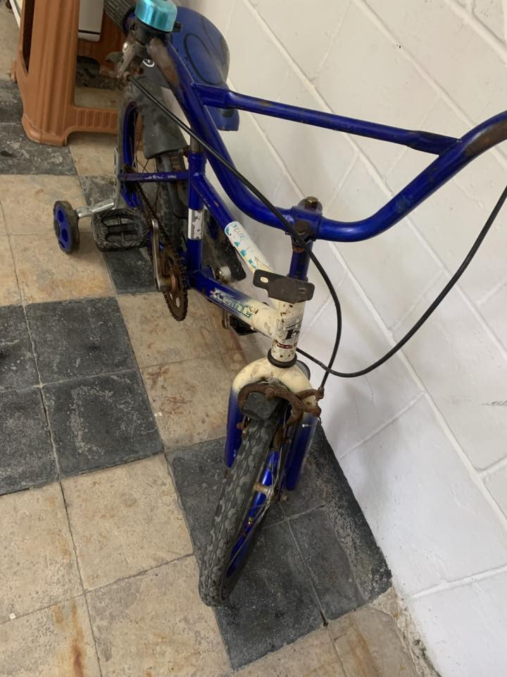 بيسكل حجمً١٢ السعر ٢٠ وبيسكلًً باله حجم ١٦ السعر ٢٥ لتواصل ***********
