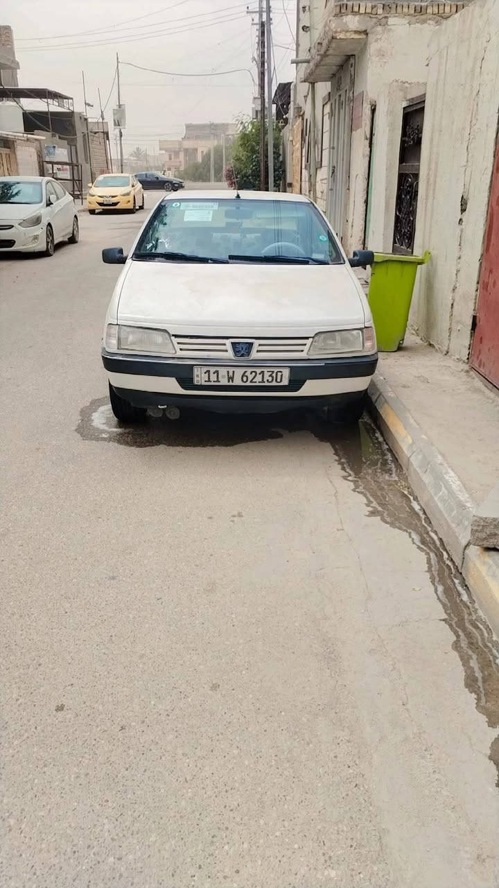 السلام عليكم

 GLX 405 - 2010

 كفاله السياره بسمي جديده ماناقصها شي    ماعده المكينه  بيها خيط ومو قوي  42 وبيها مجال ***********
