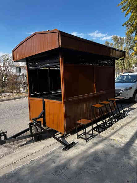 ئەم کۆشکە بۆ فرۆشتن
کۆشکەکە زۆر پاک و جوانە
بۆ هەموو ئیشێکی خواردەمەنی گونجاوە
مەخسەلی تیایە
تایەی لە ژێرایە
سیعرەکەی (3,000,000) و مەعامەلەیە
*********** السليمانية
