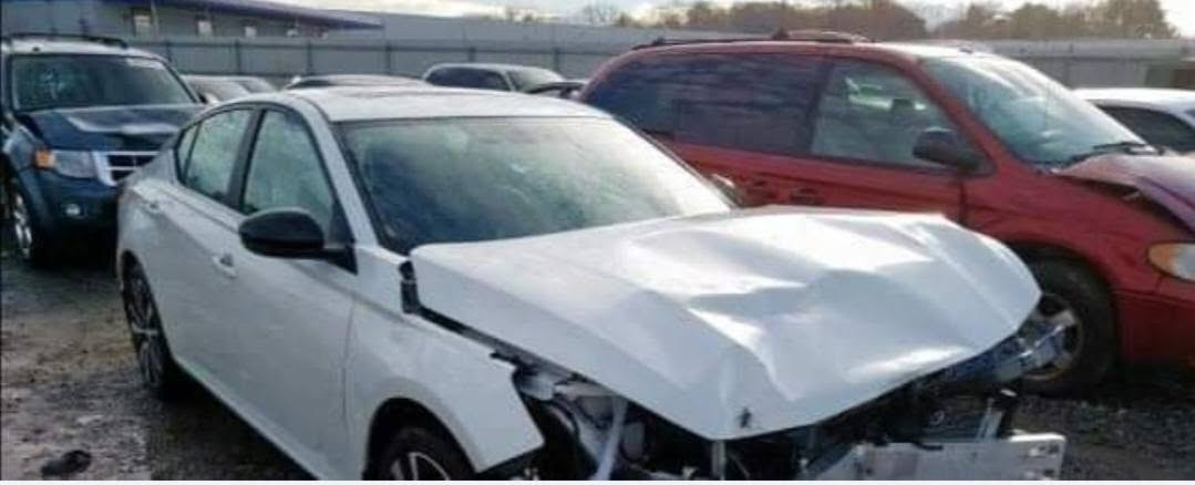 سلام عليكم 
(مكلف بالنشر)  (مكلف بالنشر)
نيسان التما sr مديل 19 رقم بصره باسمي
 وارد امريكي حادث بنيد مبدل وصبغ جاملغ الايمن
 صور الحادث مرفقة مع الصور بالمنشور
ماشية 170
السيارة جاهزة وكامله من كلشي وين ميعجبك تطلع بيها موصفات sr معروفه 
مكان السياره البصرة 
السعر 130$
رقم الهاتف ***********

