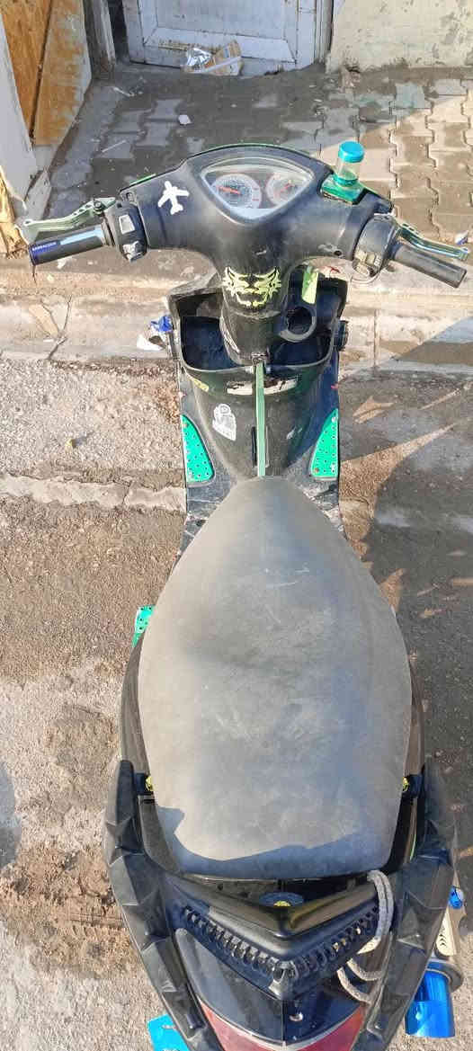 السلام عليكم
((السعر 500 مع المجال القليل)) 
دراجه ماكس عدله مكينه بلاديه ما مفتوحه مزوده خارجي فقط سوادات مختمه وكفرات بلاديه موجوده بس تعبانه وباقي القطع بلاديه موجوده عفته شهر بلمطر اجيت لكيته ولا طكه 90% عقل او كتف لان كفر امامي مابيه ابيع كوووم حديد الله شاهد بس مطرت عليه الدنيه ومالي خلك اصلح لان ما محتاجه بلعافيه ع الياخذه ***********
المو شراي ليدك وليعلق كلشي مذكور يمك
