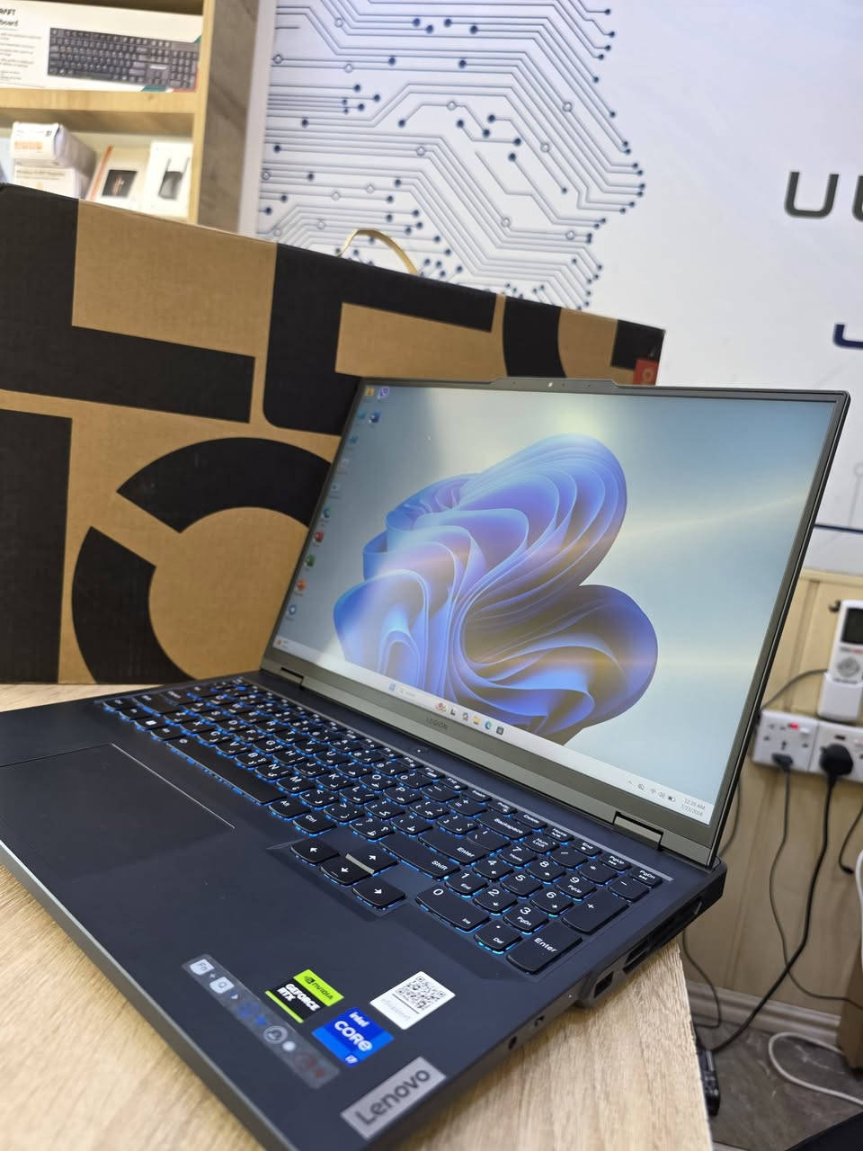 Lenovo Legion 5 Pro
لاپتۆپێکی زۆر بەهێز بۆ گەیمینگ و ئەندازیاری

Lenovo Legion 5 Pro
Core i7-13700HX
Ram 16GB DDR5
Hard 1TB SSD
Screen 16 Inch
2K - 240Htz
RTX 4060-8GB 140W
دەستی ٢ زۆر خاوێنە
رێژەی خاوێنی ١٠٠%
رێژەی پاتری ٩٤.٥%
 گرێنتی ١ مانگی هەیە
جانتا و ماوس دیاریە 
ناونیشان هەولێر
***********
