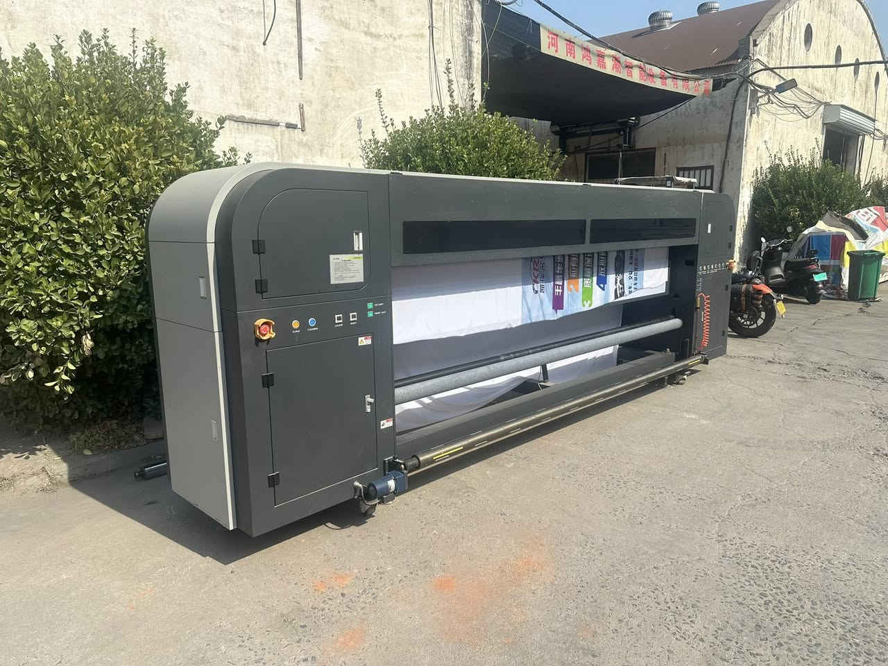 Just received a Liyu 3.2-meter soft film printer in the warehouse, comes with 4 Konica 1024i 13pl print heads. Selling for half priceWhatsapp :+8618203658180
Wechat：18203658180


**إذا كنت صاحب هذا الإعلان وتريد حذفه لأي سبب، رجاءا أرسل رسالة إلى الدعم الفني**