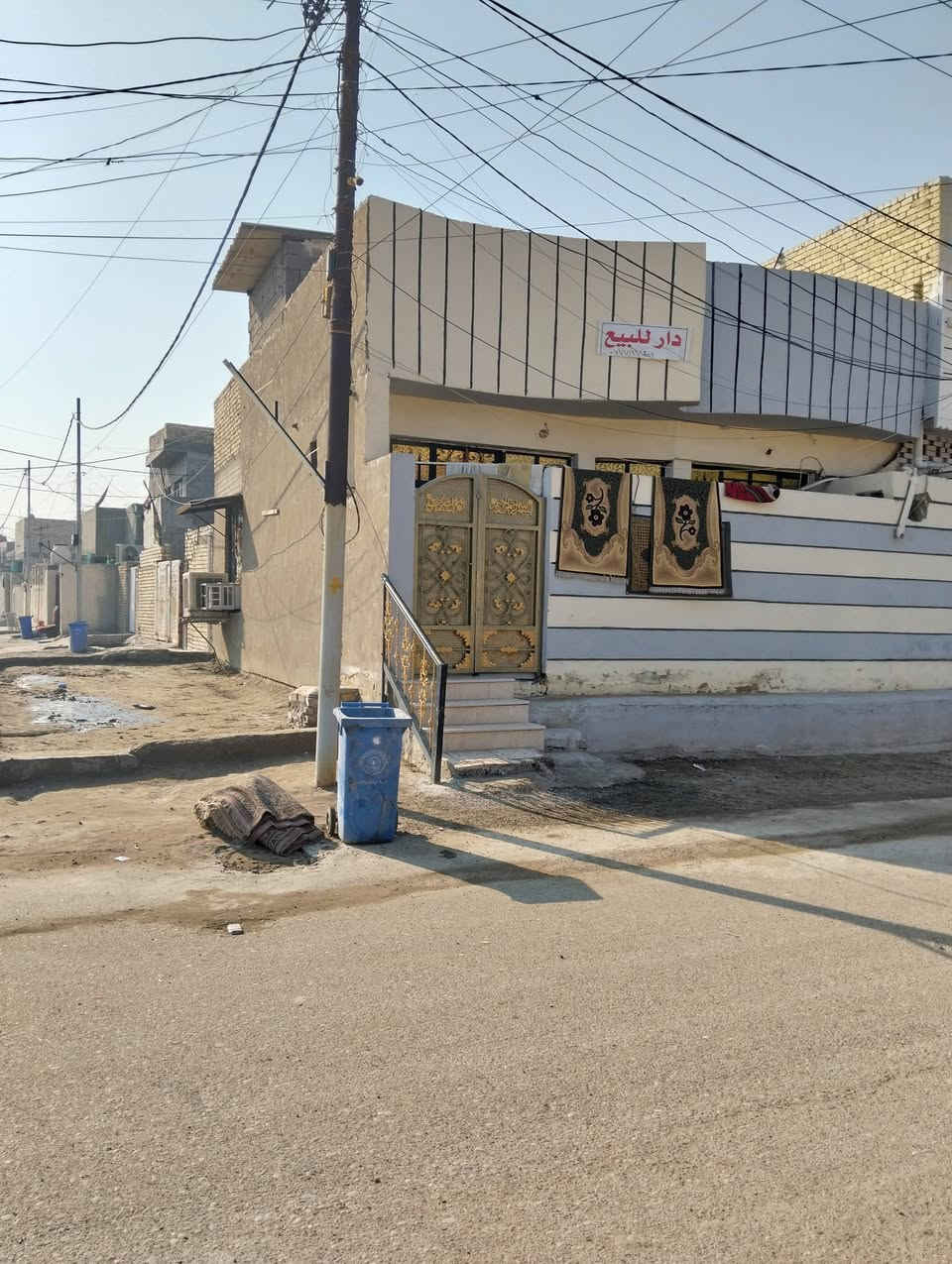 السلام عليكم بيت للبيع مساحه 100 ركن بشارع معسكر يم مدرست المختار
بيع فقط الاستفسار ......***********
