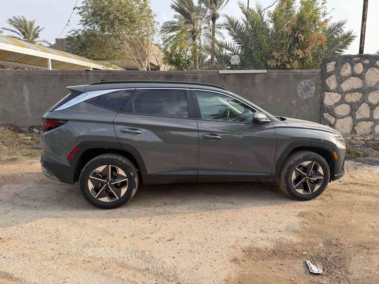 السلام عليكم 

توسان ٢٥ لون سمنتي مميز فول موصفات عدا الفتحه 

مكينه ٢٥٠٠ دخول جديد تترقم جميع المحافظات مشيته ١٣ الف

حادثه شبر بارد بالبنيد بدون دواخل شرط السونار تفحص إذا بيها دواخل صبغ السونار عليه 

موصفات 

بصمه

تشغيل عن بعد

رادارات 

كشن كهرباء

داخل ابيض

شاشه متصل 

لد امامي خلفي

سايد بريك دكمه

مودات قياده 

شاشه دجتل

كامره

جنطه كهرباء 

ويل كروم 

كشنات تدفئه

السعر ٢٠٥ وبي مجال مكاني بابل 

*********** بغداد, العراق
