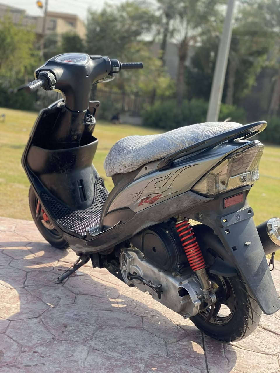 سلام عليكم شلونكم حبايب حبايب درجه ماكس عدله للبيع الدراجه خير من الله الدراجه اي نقص ما بيه شغاله سلف وهندر اي نقص ما بيه الدراجه فقط مبدل كفرات عندك يدات بريك رياضي عندك صالنصه رياضي اي نقص ما بيه شلعه ومعدل تشك الكاع الدراجه مكينته بلاديه السعر ٥٠٠ وبيه مجال للطيبين وهاذ الرقم / ***********
