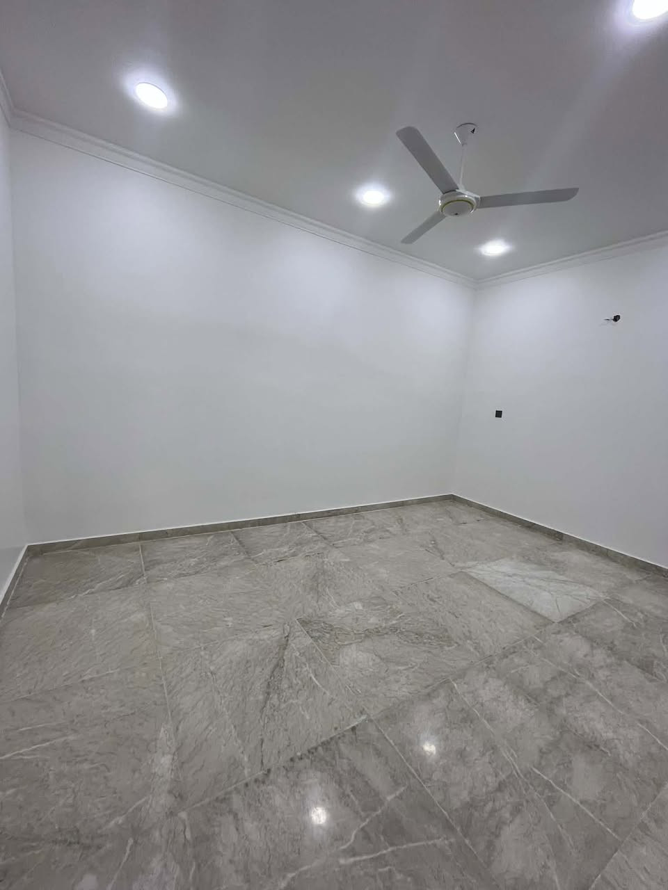 📍المنصور - الداوودي قريب شارع هوم سنتر 

⚡️شقة للإيجار زيرو - مساحة ١٢٠ متر ( طابق اول )

تفاصيلها : غرفتين نوم - صالة - مطبخ - صحيات 

🛑للعوائل فقط 🛑

الايجار : ٩٠٠ الف 

للاستفسار اكثر اتصال + واتساب :

***********
