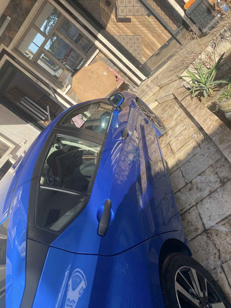 نيسان فيرسا S 2024
مواصفات امريكية
• محرك 1.6 لتر 4 سلندر بنزين
• قوة ≈122 حصان
• ناقل حركة CVT أوتوماتيك
• دفع أمامي (FWD)
• Apple CarPlay & Android Auto
• تكييف يدوي
• مقود متعدد الوظائف
• بلوتوث + USB
• نظام مكابح طوارئ
• مراقبة ضغط الإطارات
• نظام تثبيت سرعة (Cruise Control)
• حساسات خلفية
• نظام مساعدة صعود المرتفعات
• ماشي: 27000مايل
• ضرر: جاملغ وبنيد بدون دواخل
• سعر: 14000$ وبي مجال
• عنوان، بغداد
• للمزيد من المعلومات الرجاء اتصال علي رقم التالي:
• ⁠***********
