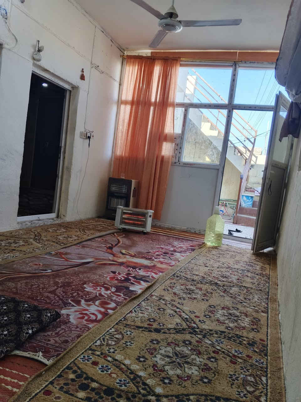 سلام عليكم دار للبيع المساحه 110فول خدمات ماي مولد مكون من غرفه نوم استقبال ومطبخ وحمام سيراميك وسقف ثانوي السعر 25لعنوان ملك ساه للاستفسار اتصل على ***********
