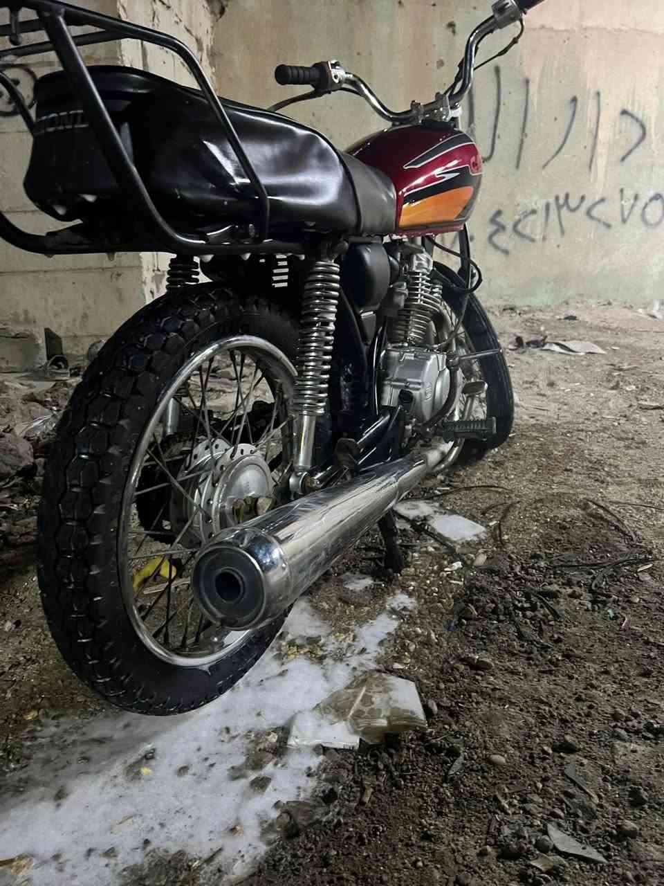 سلام وعليكم دراجه للبيع أدوات السعر 350وبيها مجال مكاني بصره كرمة علي ***********
