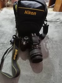 كاميرا نيكون D3100 • ١٤.٢ميجابكسل • استعمال قليل