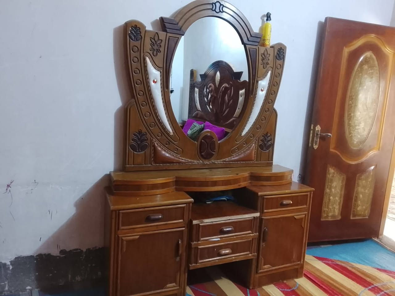 السلام عليكم غرفه صاج عراقي درجه اولى خشب قوي وثكيل ضررها مبين بلكنتور ويتصلح نظيفه رايدها ب٩٠٠وبيها مجال لتواصل
*********** بي واتساب مكانها بابل النيل
