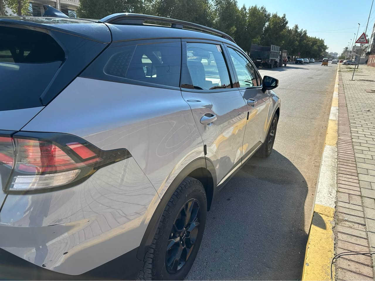 السلام عليكم عندي سبورتج موديل 23 فول مواصفات لون مميز

السياره حادثها جاملغ وباب السايق وبيها الصفحه الثانيه من امريكا كلير

السياره فول مواصفات للاخير بصمه وجلد وشاشه ديجتال

ماشيه 30 الف 

مكاني شارع فلسطين

رايدها ب189 ورقه وبيها مجال

*********** بغداد, العراق
